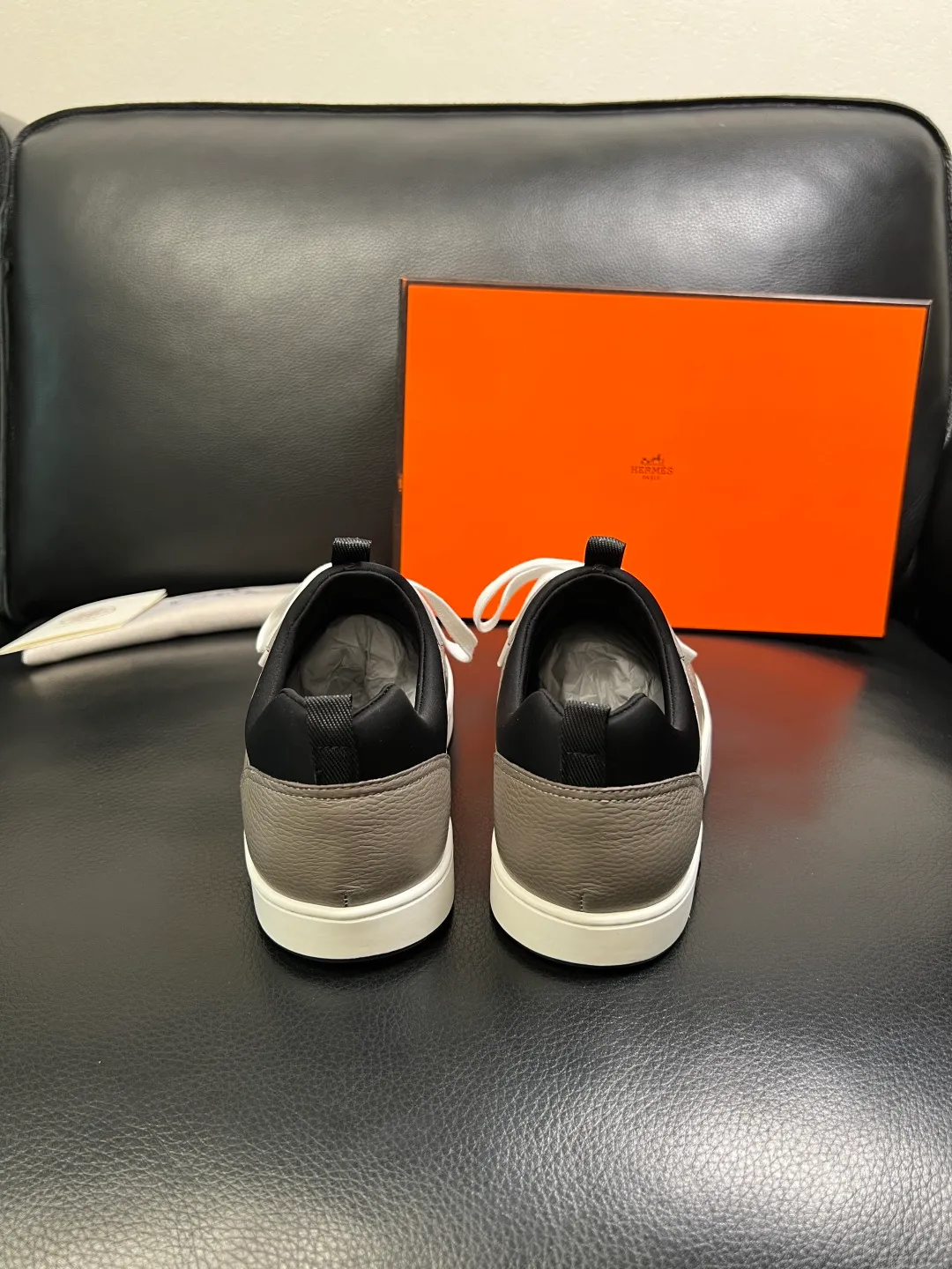 Men's shoes 💰700 Hermes High-quality top crafts Hermes counters are selling simultaneously with original factory configuration, original cowhide fabric imported from Italy, high-quality splicing technology, fully imported water-dyed cowhide lining, soles: original soles specially provided by the original factory are super comfortable, original factory and single goods are welcome to compare, code number 38-44 (customized 45)